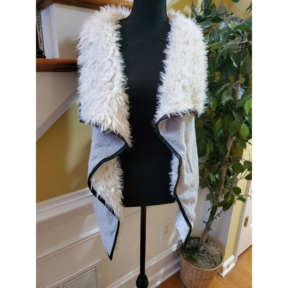 True Craft Women Ivory Faux Fur Vest S